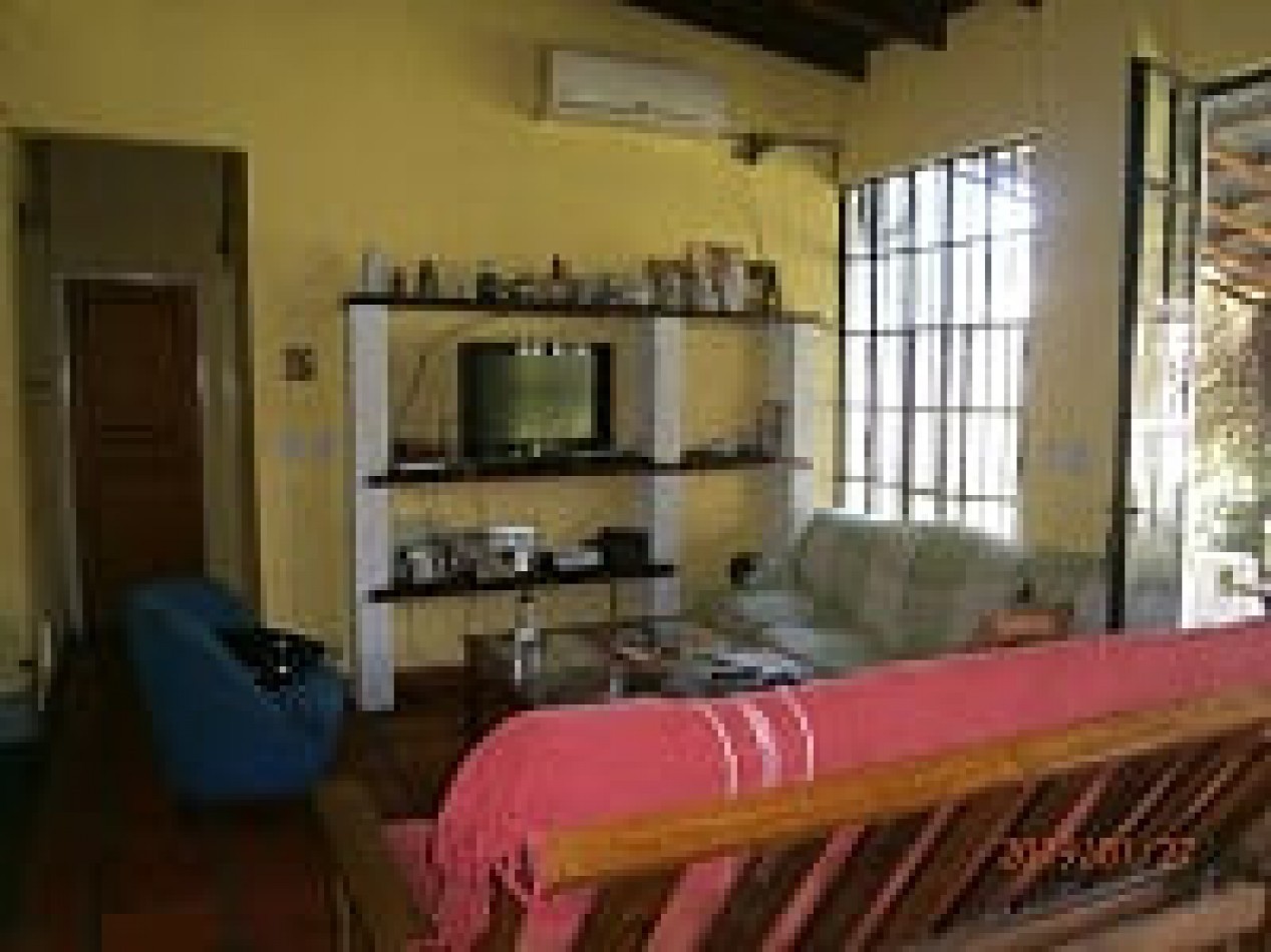 VENTA CASA CON PILETA EN BELLA VISTA 