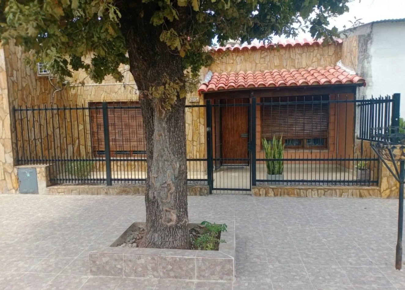 ALQUILER CASA VILLA DE MAYO CON PATIO