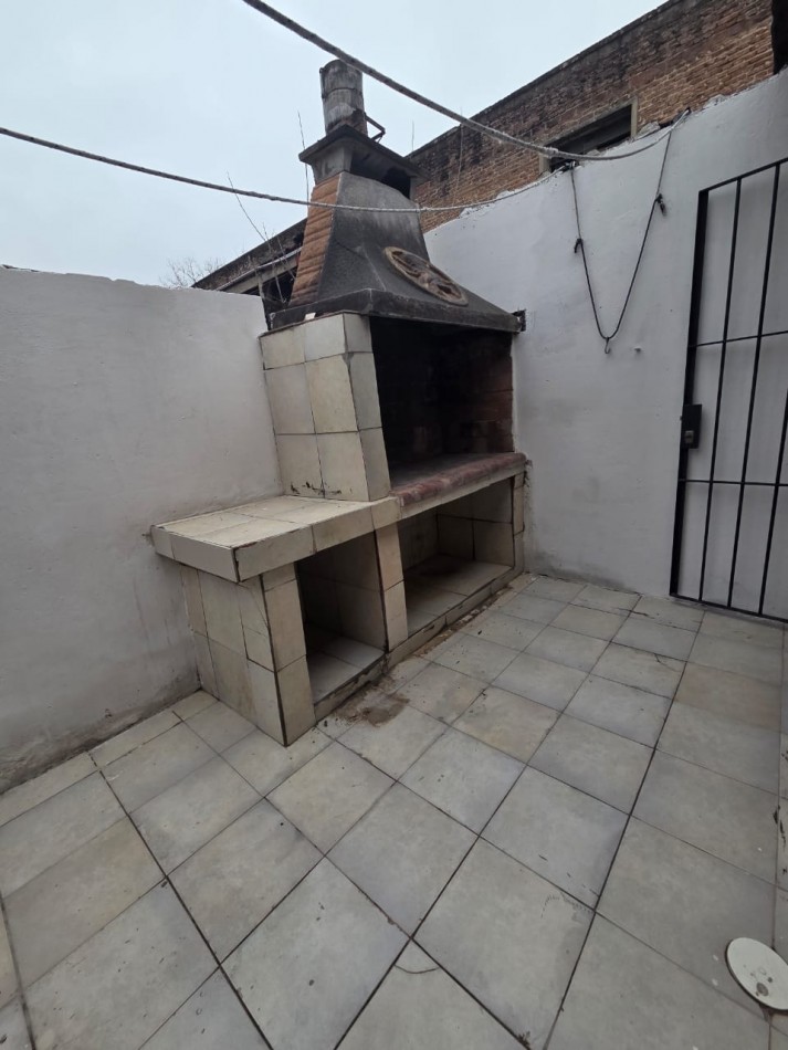 ALQUILER CASA TRES AMBIENTES COCHERA Y PATIO