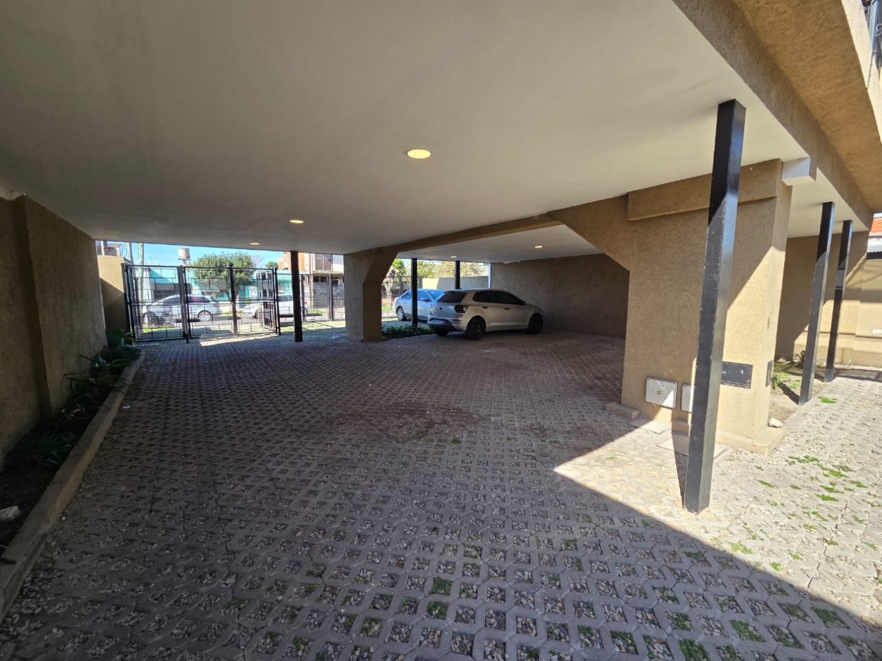 VENTA TRES AMBIENTES CON PATIO Y COCHERA JOSE C PAZ