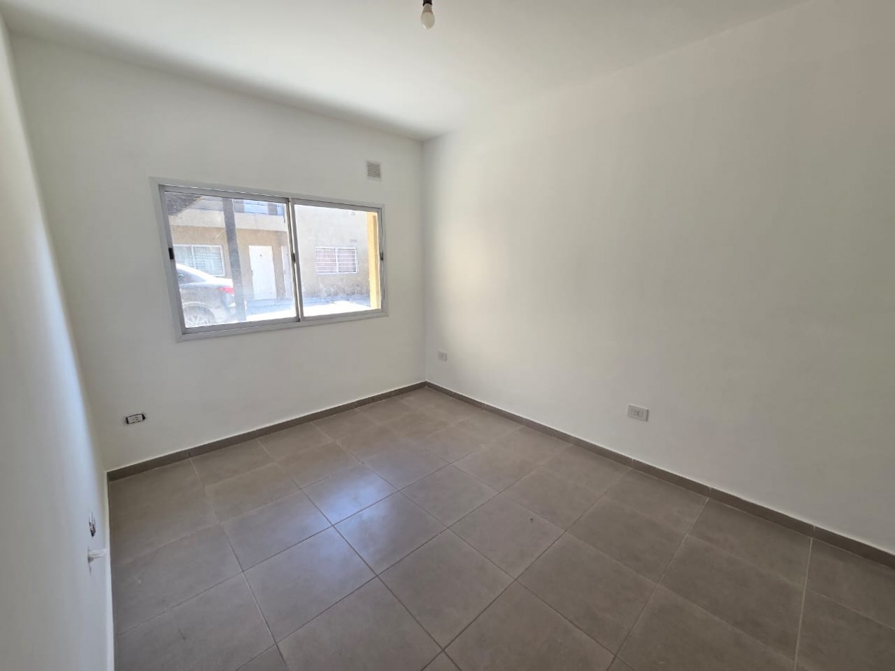 VENTA TRES AMBIENTES CON PATIO Y COCHERA JOSE C PAZ