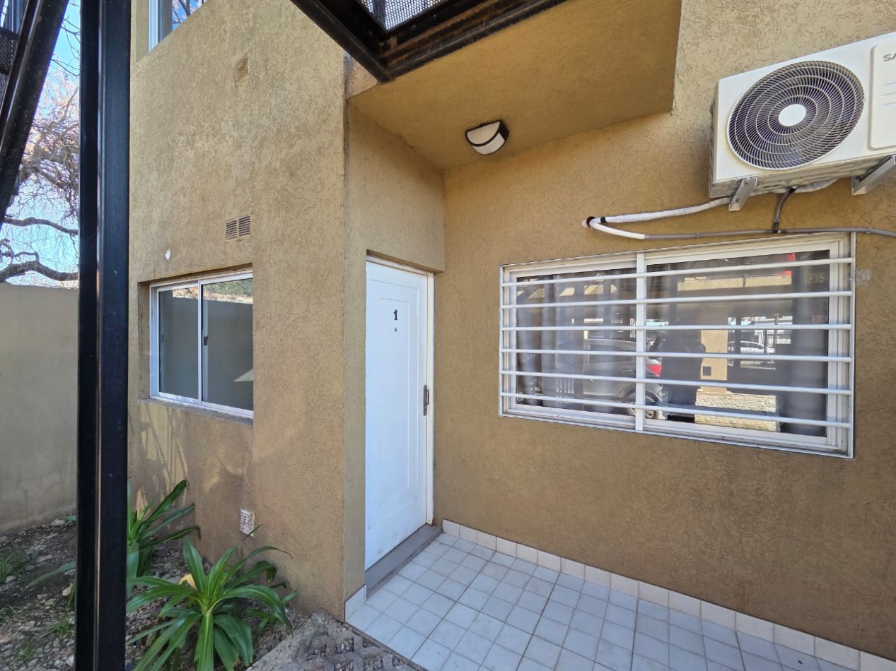 VENTA TRES AMBIENTES CON PATIO Y COCHERA JOSE C PAZ