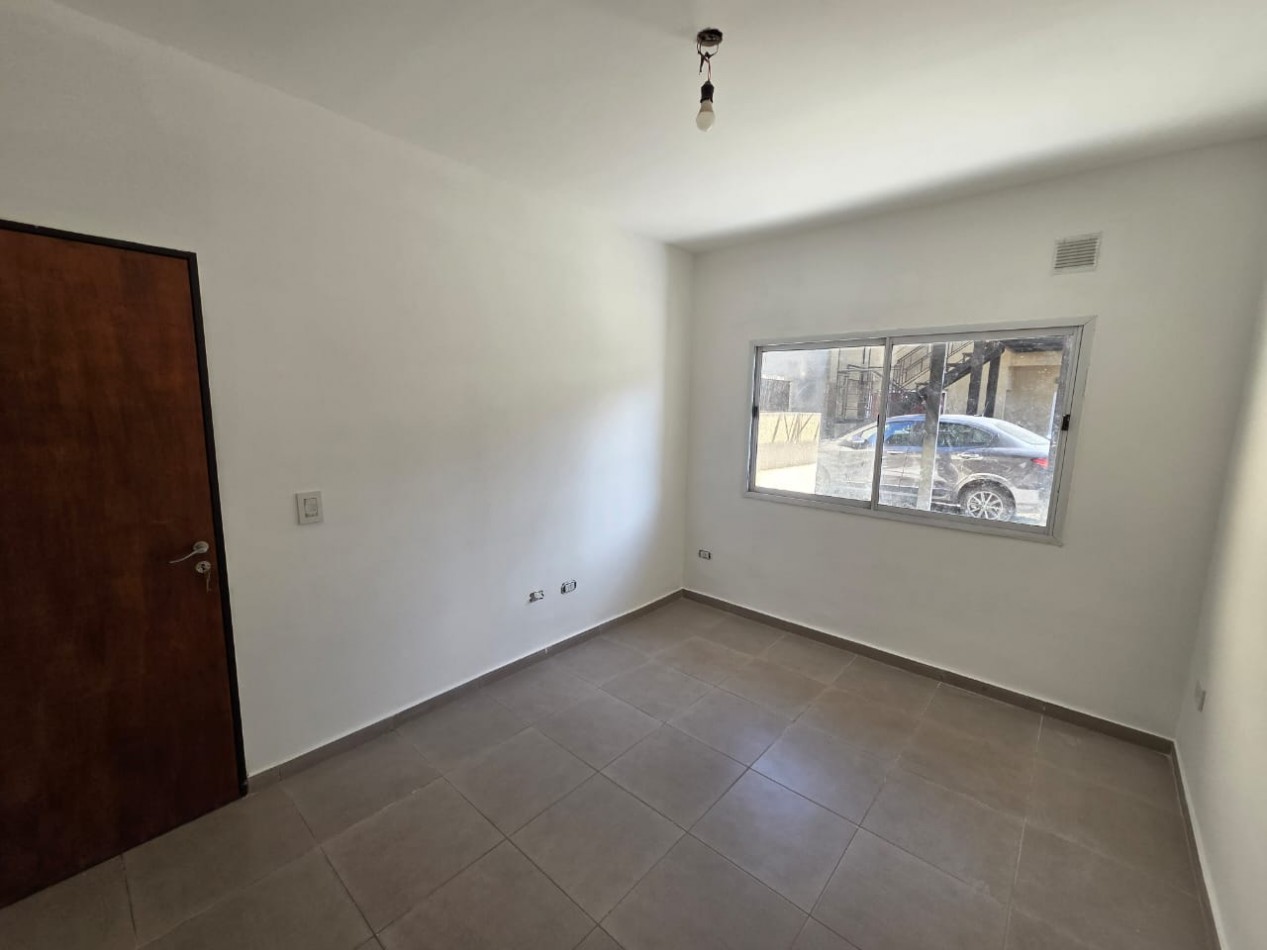 VENTA TRES AMBIENTES CON PATIO Y COCHERA JOSE C PAZ