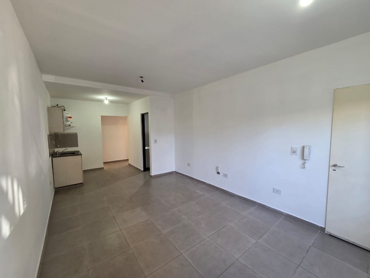 VENTA TRES AMBIENTES CON PATIO Y COCHERA JOSE C PAZ