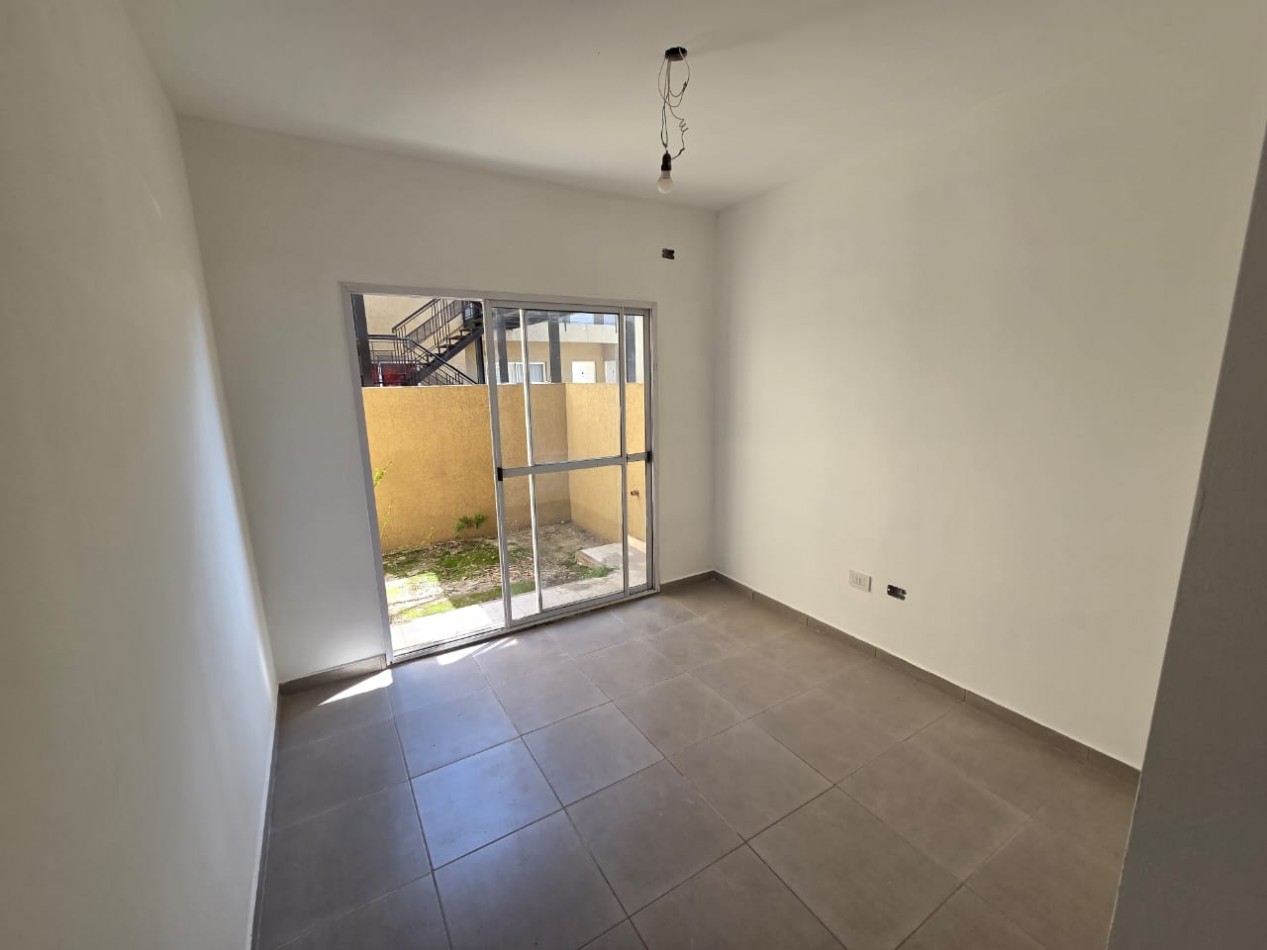 VENTA TRES AMBIENTES CON PATIO Y COCHERA JOSE C PAZ