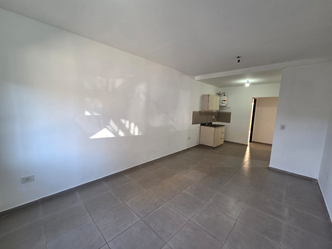 VENTA TRES AMBIENTES CON PATIO Y COCHERA JOSE C PAZ