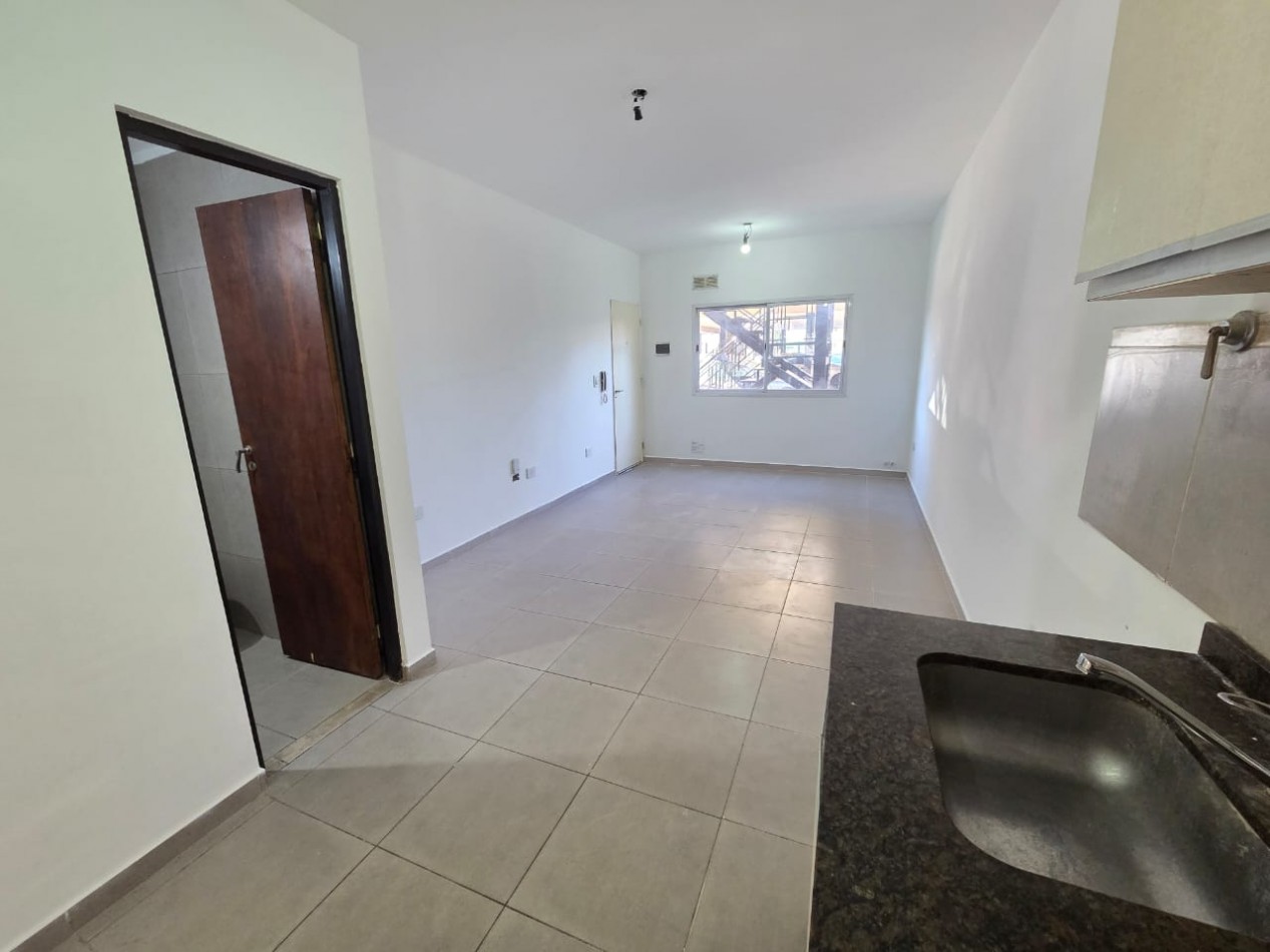 VENTA TRES AMBIENTES CON PATIO Y COCHERA JOSE C PAZ