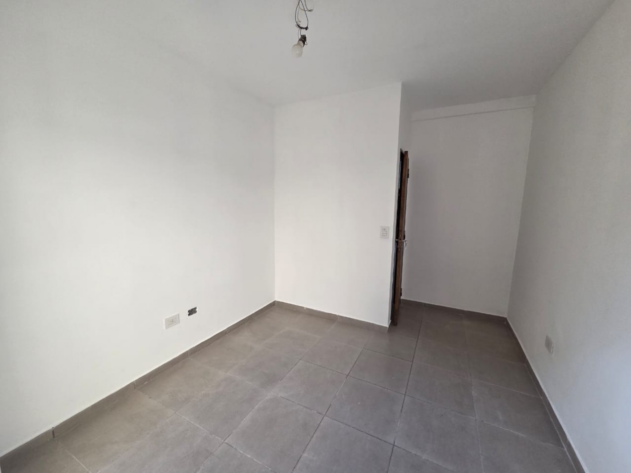 VENTA TRES AMBIENTES CON PATIO Y COCHERA JOSE C PAZ