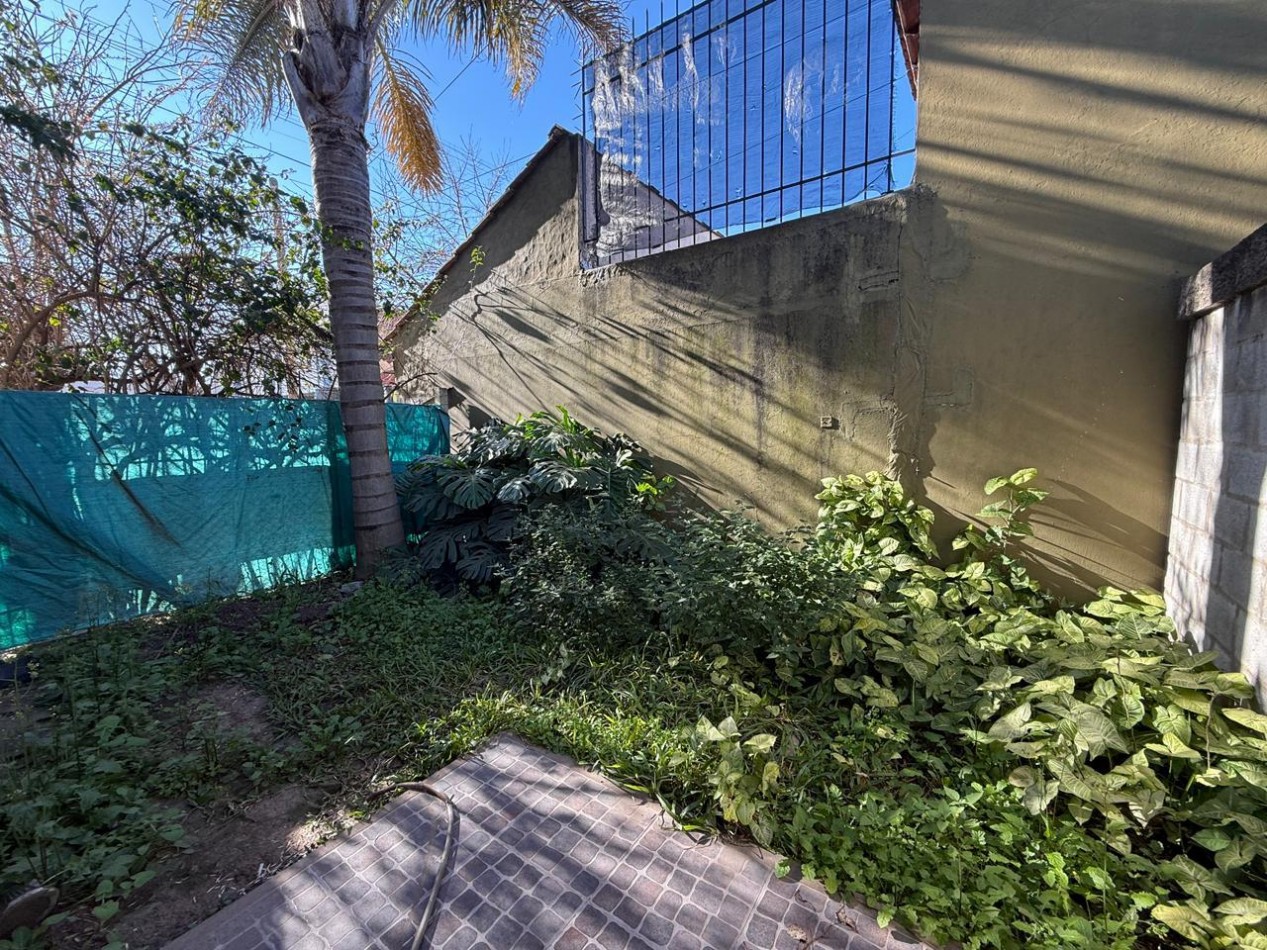 APTO CREDITO TRES AMBIENTES PATIO JARDIN COCHERA MUÑIZ