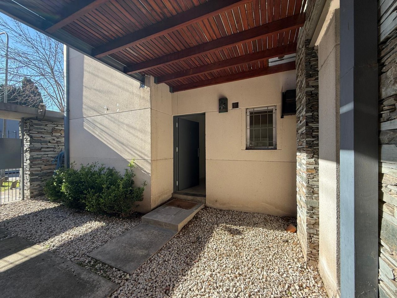 APTO CREDITO TRES AMBIENTES PATIO JARDIN COCHERA MUÑIZ