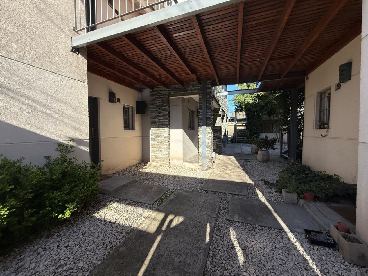 APTO CREDITO TRES AMBIENTES PATIO JARDIN COCHERA MUÑIZ