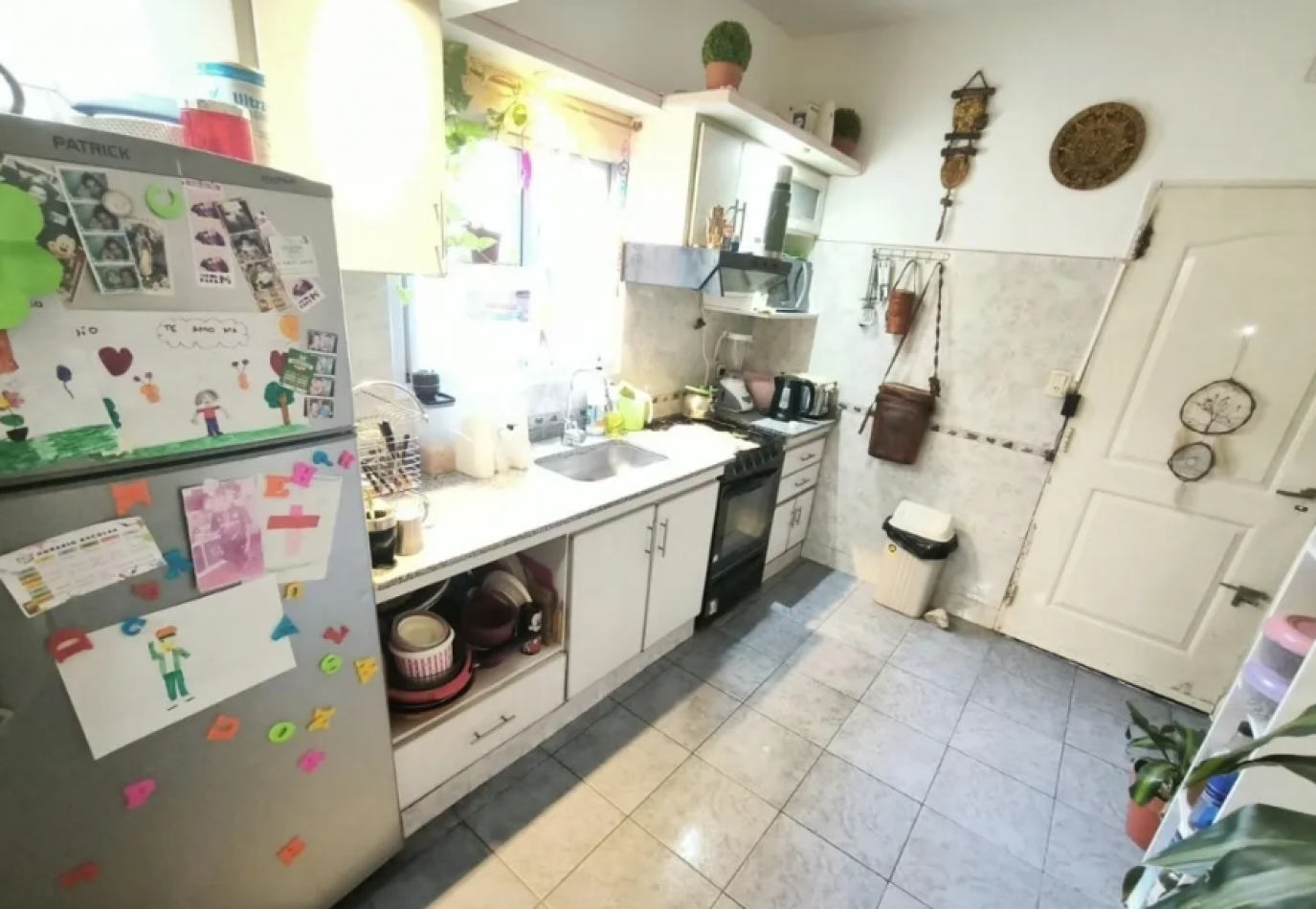 VENTA CASA TRES AMBIENTES CON PATIO COCHERA    JOSE C PAZ