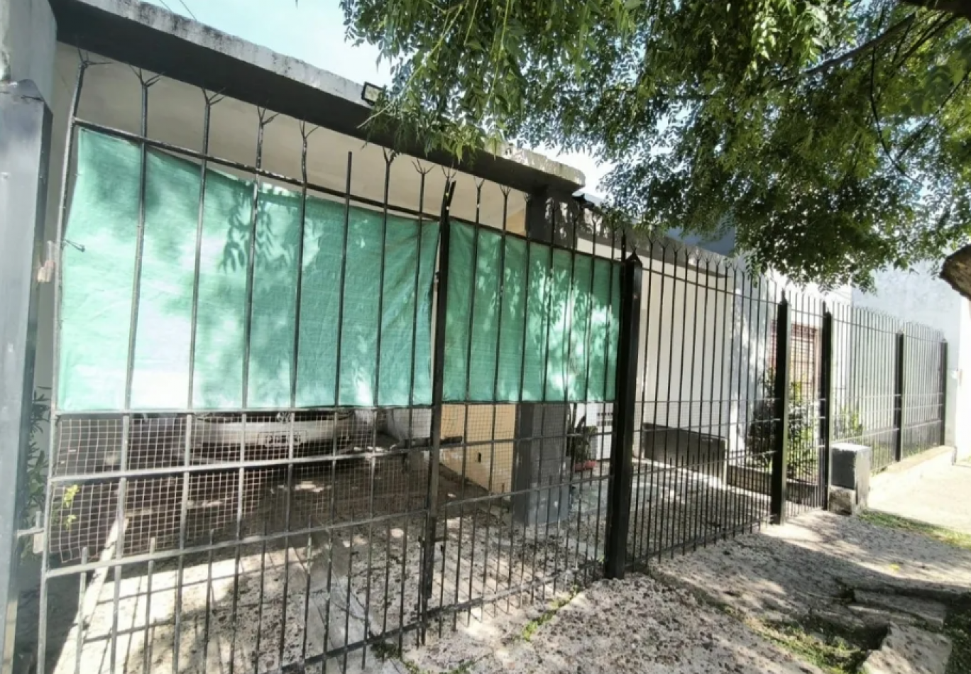VENTA CASA TRES AMBIENTES CON PATIO COCHERA    JOSE C PAZ