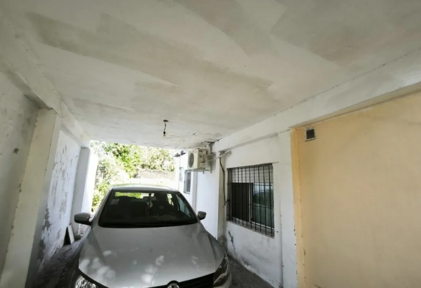 VENTA CASA TRES AMBIENTES CON PATIO COCHERA    JOSE C PAZ