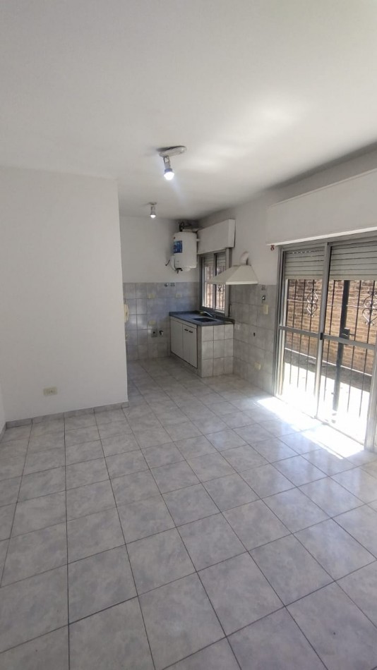 VENTA APTO CREDITO DUPLEX CON JARDIN JOSE C PAZ