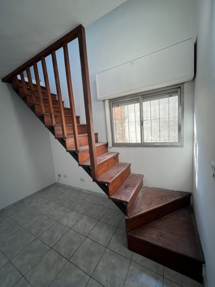 VENTA APTO CREDITO DUPLEX CON JARDIN JOSE C PAZ