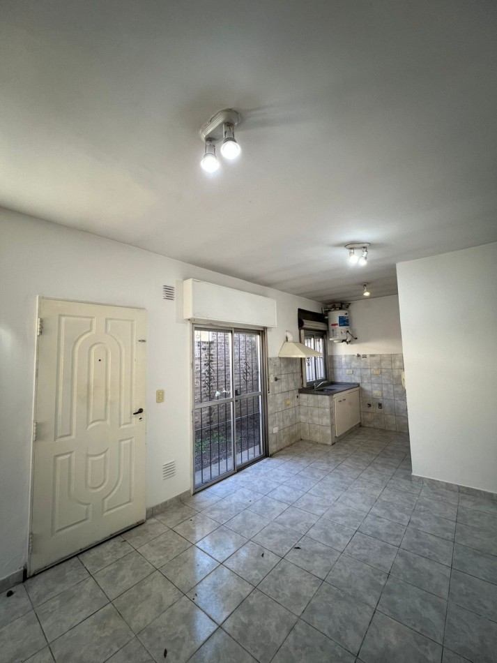 VENTA APTO CREDITO DUPLEX CON JARDIN JOSE C PAZ