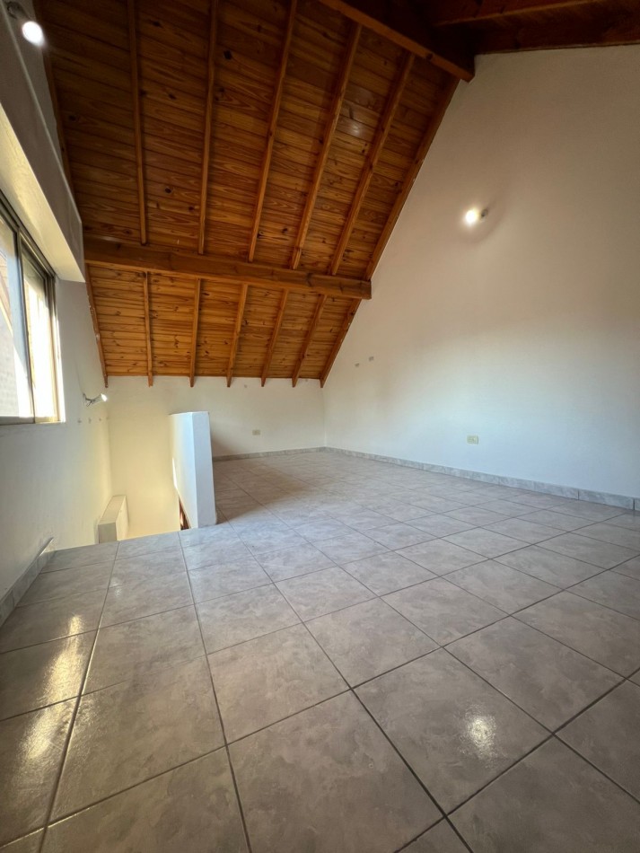 VENTA APTO CREDITO DUPLEX CON JARDIN JOSE C PAZ