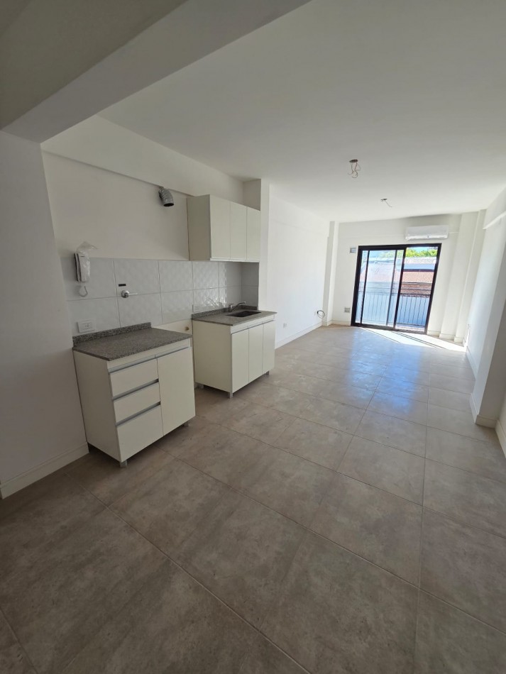VENTA A ESTRENAR MONOAMBIENTE CON BALCON SAN MIGUEL CENTRO