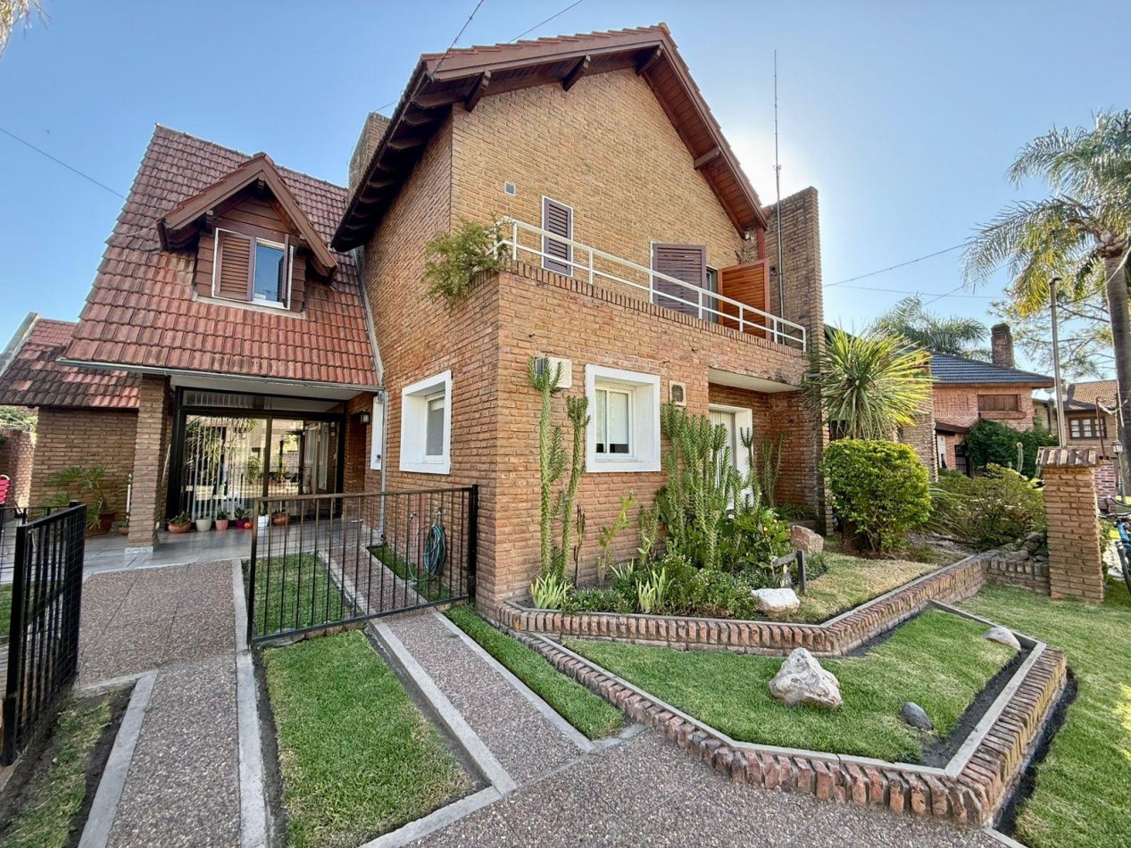 VENTA CASA CINCO AMBIENTES PILETA PARQUE COUNTRY BARRIO SAN MIGUEL DE GHISO