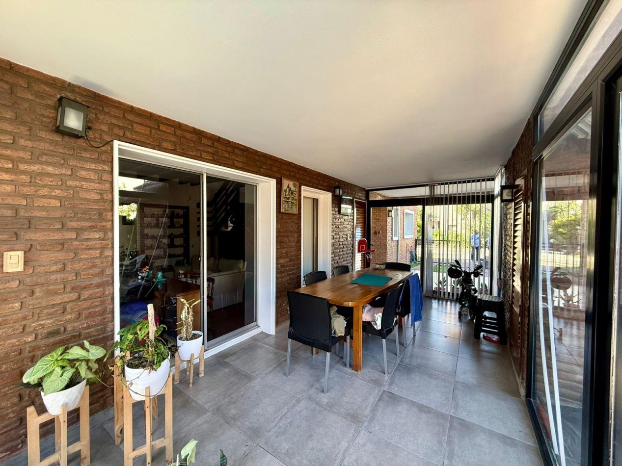 VENTA CASA CINCO AMBIENTES PILETA PARQUE COUNTRY BARRIO SAN MIGUEL DE GHISO