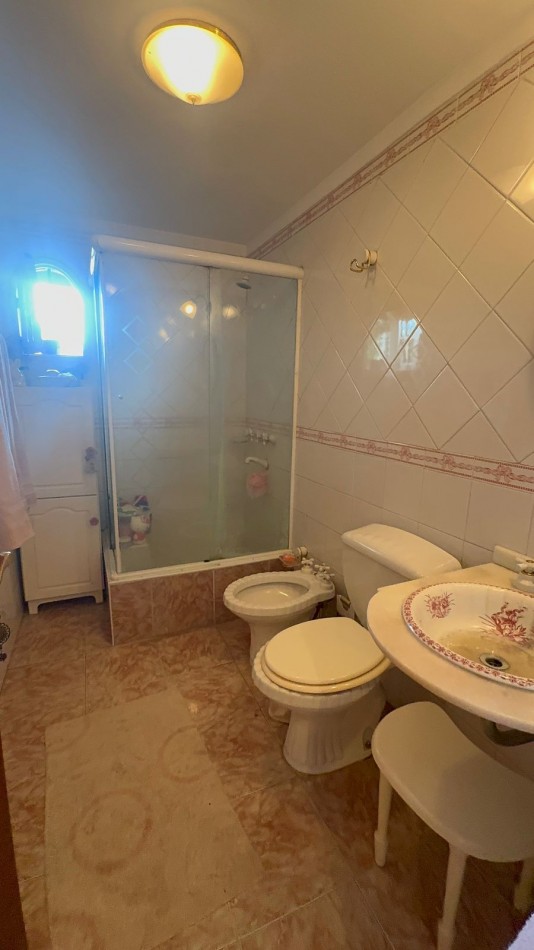 VENTA IMPORTANTE CASA CON JARDIN COCHERA BELLA VISTA