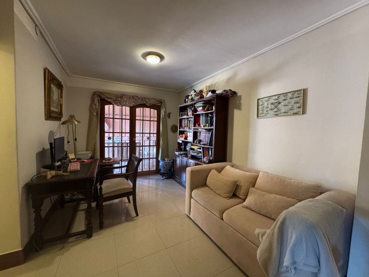 VENTA IMPORTANTE CASA CON JARDIN COCHERA BELLA VISTA