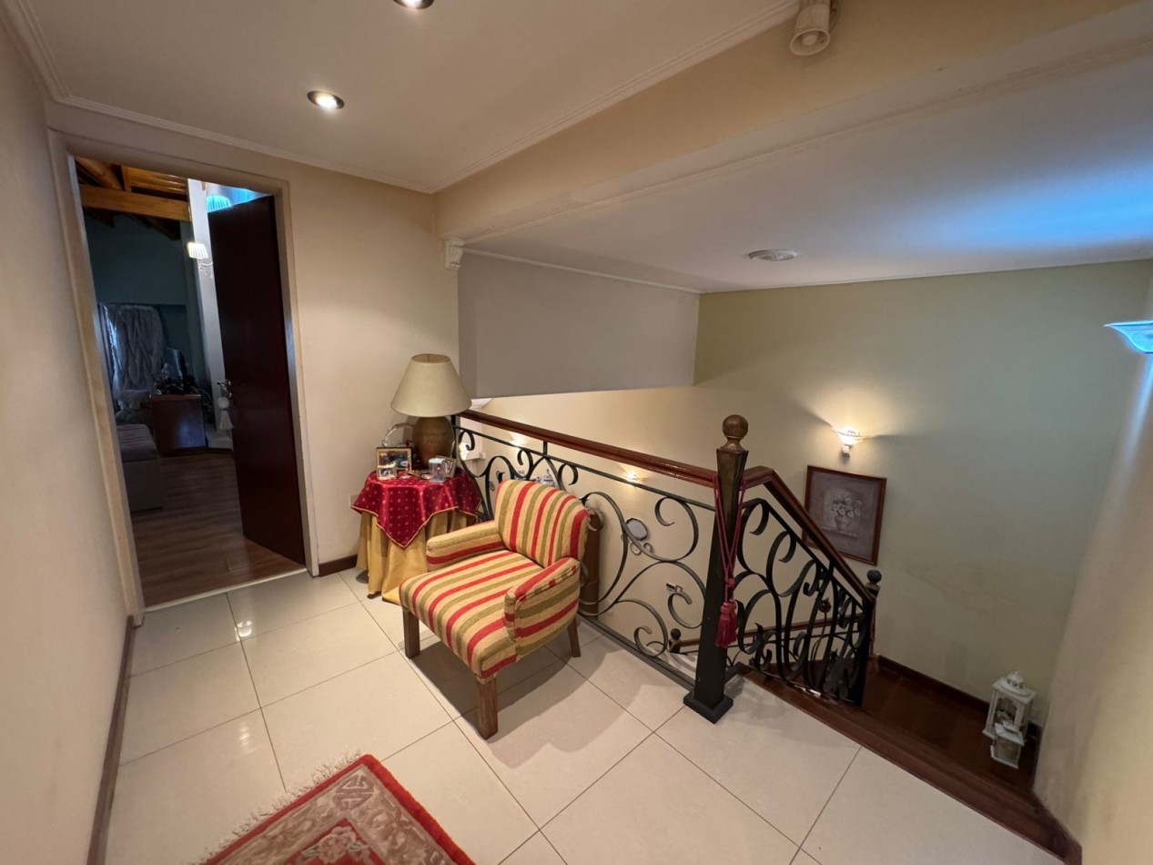 VENTA IMPORTANTE CASA CON JARDIN COCHERA BELLA VISTA