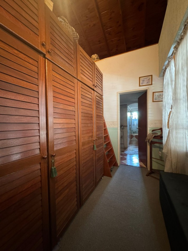 VENTA IMPORTANTE CASA CON JARDIN COCHERA BELLA VISTA