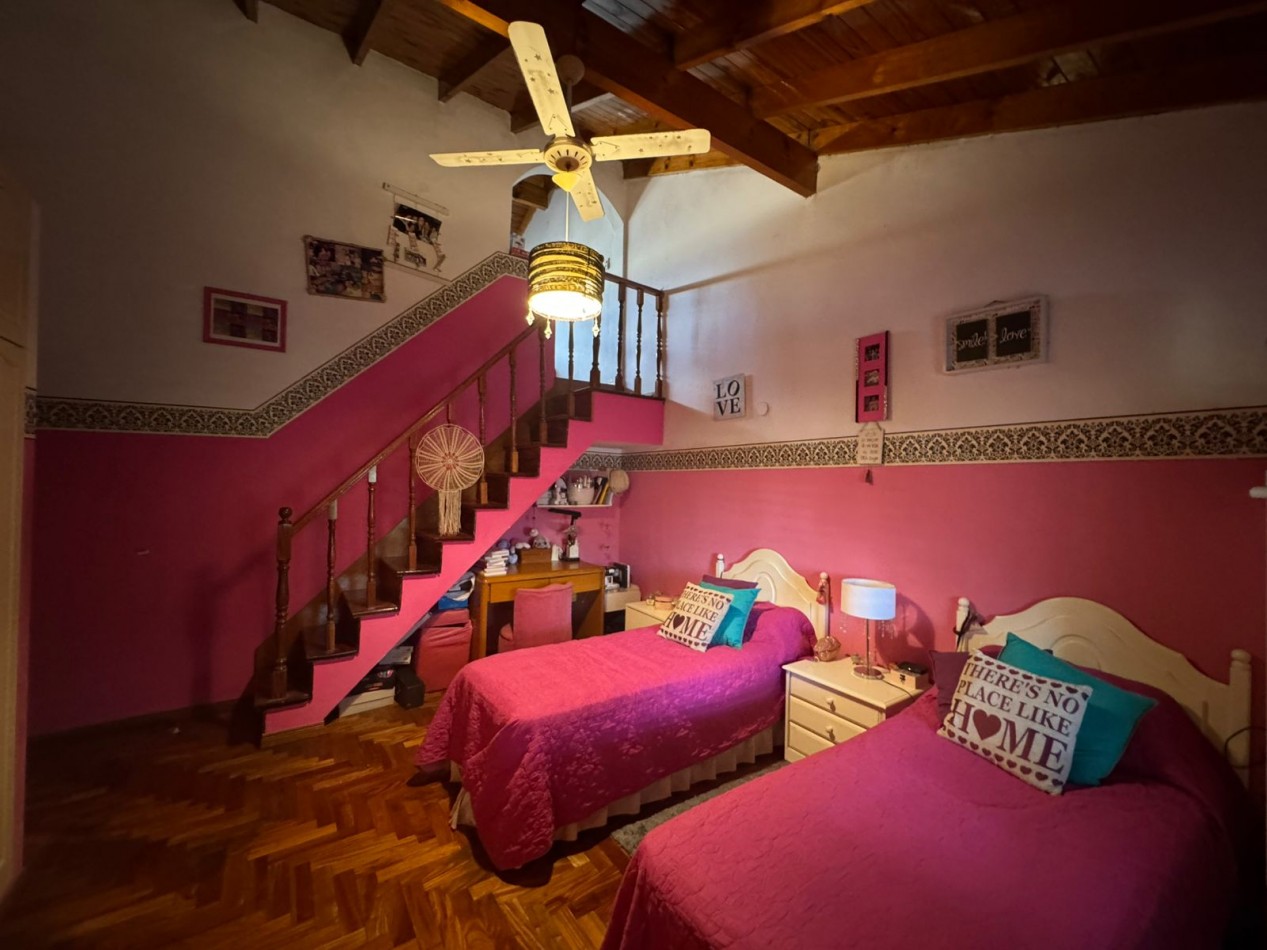 VENTA IMPORTANTE CASA CON JARDIN COCHERA BELLA VISTA