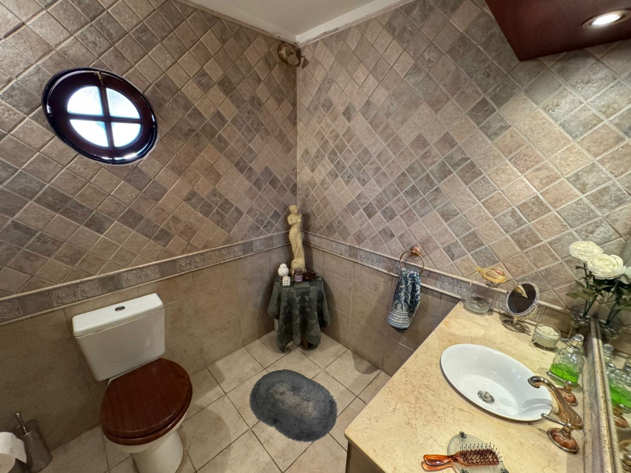 VENTA IMPORTANTE CASA CON JARDIN COCHERA BELLA VISTA