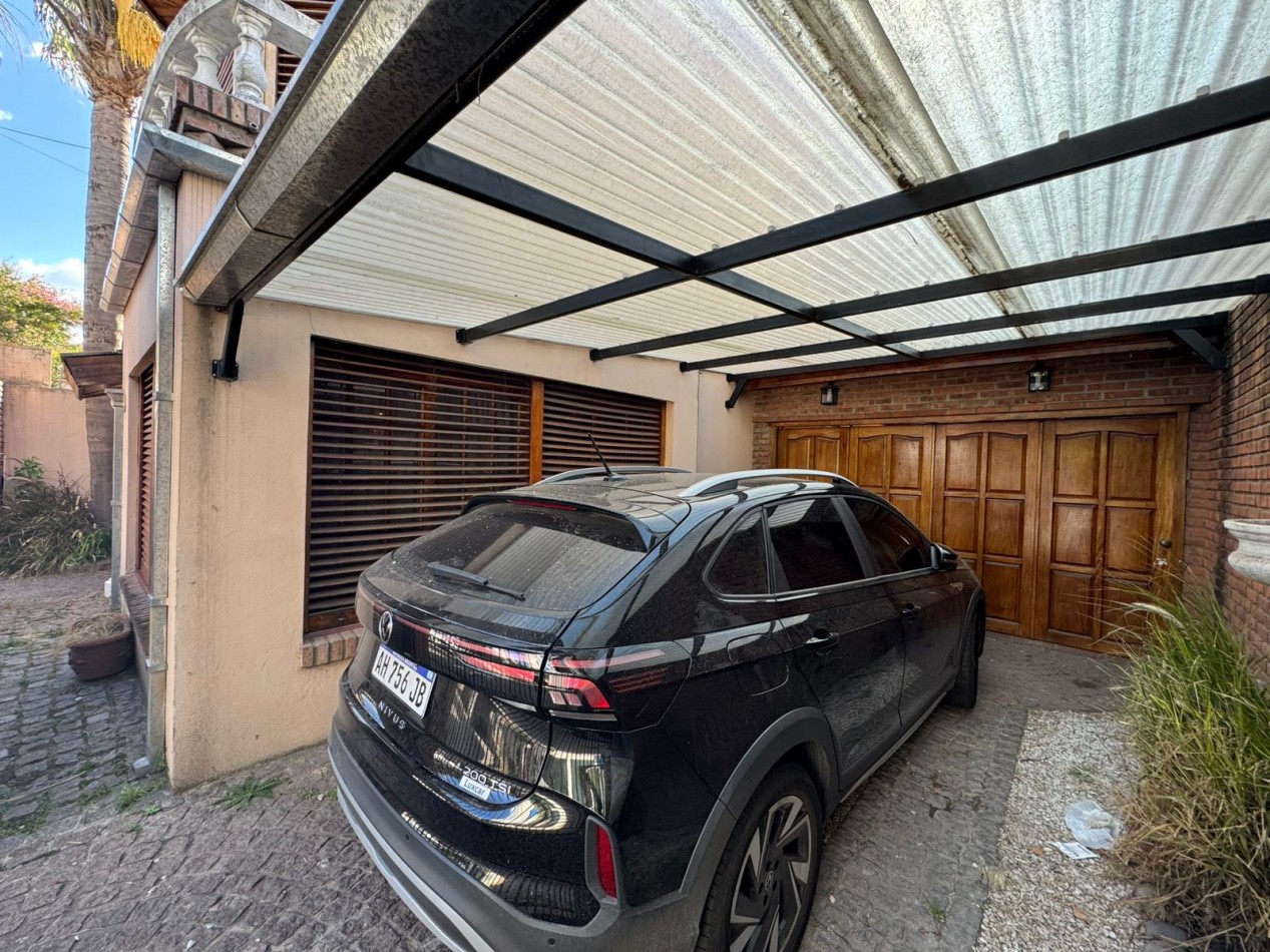 VENTA IMPORTANTE CASA CON JARDIN COCHERA BELLA VISTA