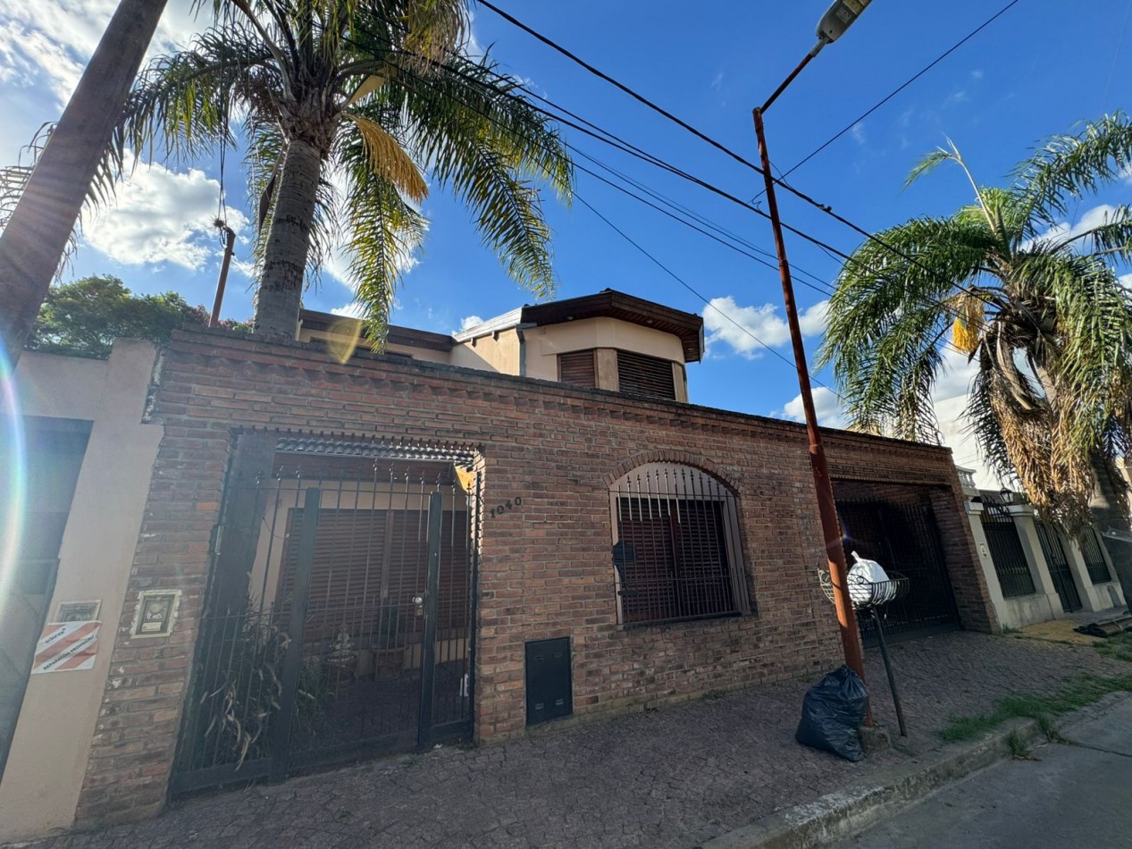 VENTA IMPORTANTE CASA CON JARDIN COCHERA BELLA VISTA