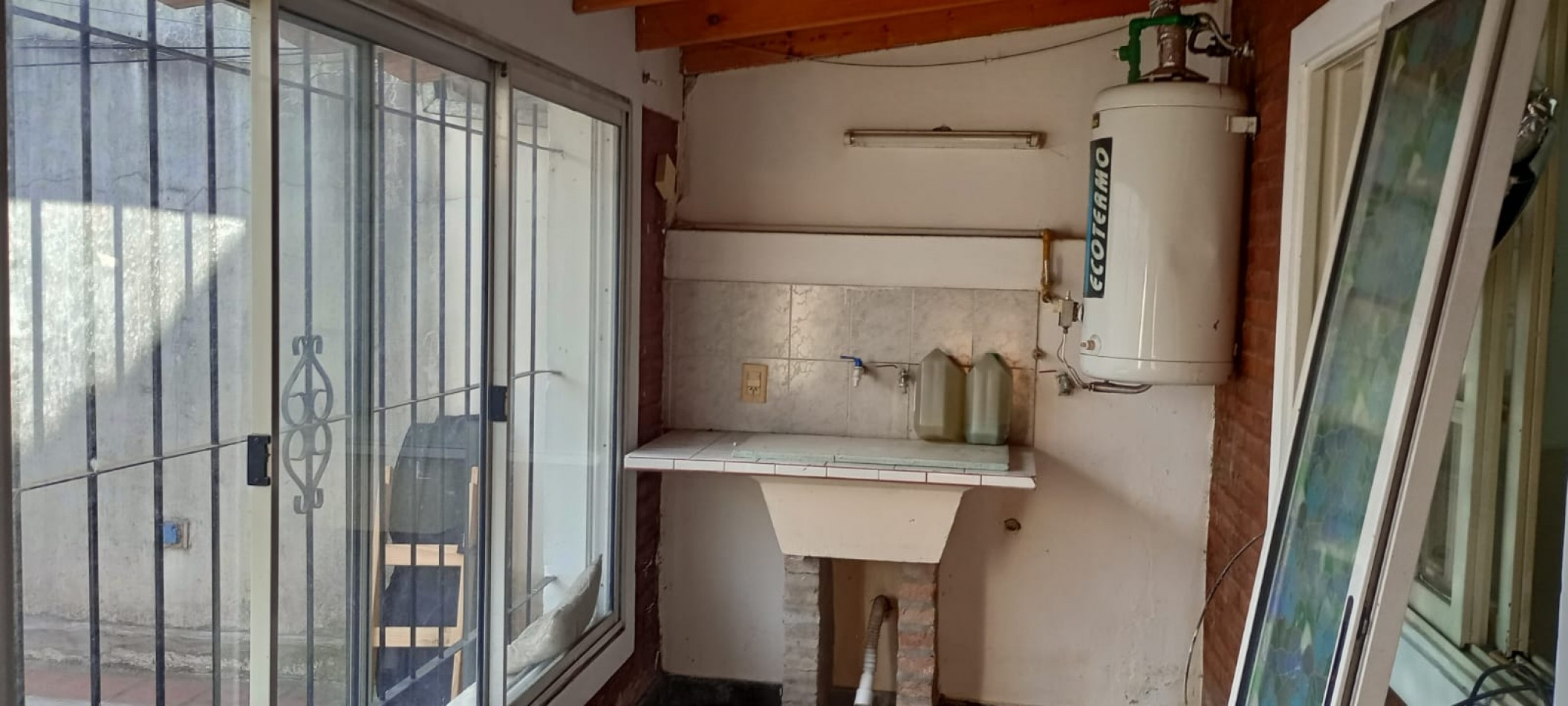 ALQUILER DEPARTAMENTO TRES AMBIENTES CON PATIO VILLA DE MAYO 