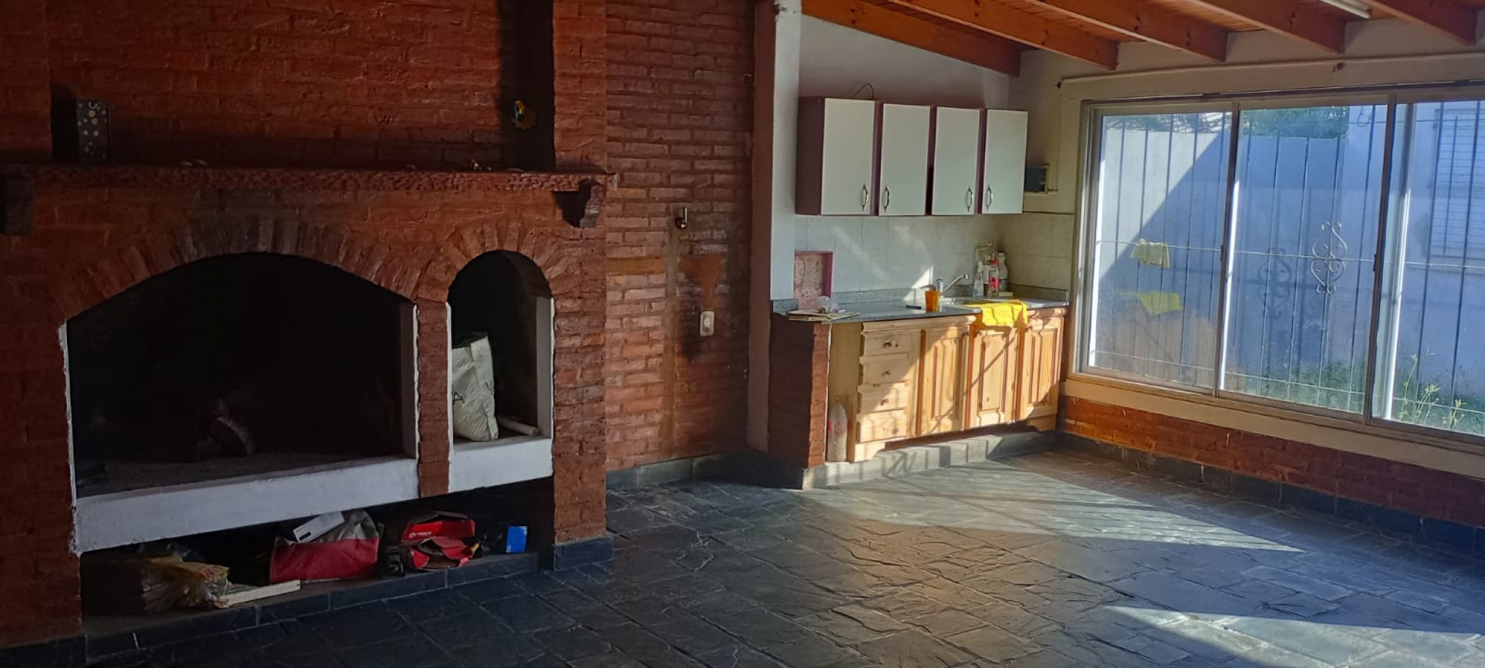 ALQUILER DEPARTAMENTO TRES AMBIENTES CON PATIO VILLA DE MAYO 