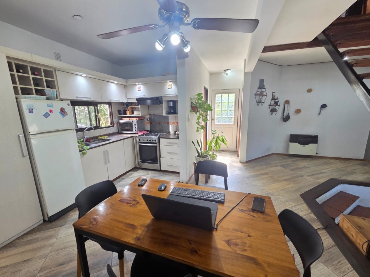 VENTA CASA TRES AMBIENTES JARDIN COCHERA BELLA VISTA