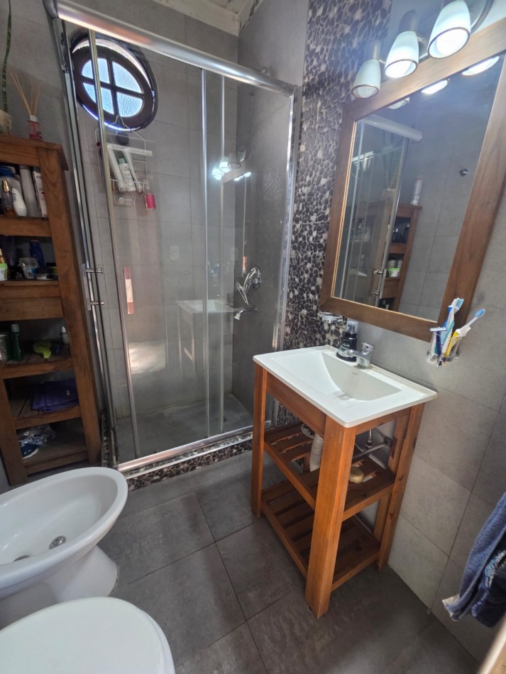 VENTA CASA TRES AMBIENTES JARDIN COCHERA BELLA VISTA