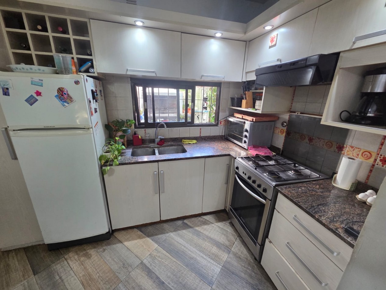 VENTA CASA TRES AMBIENTES JARDIN COCHERA BELLA VISTA