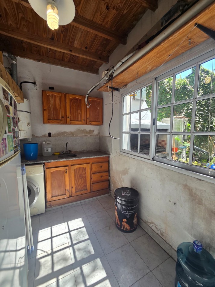 VENTA CASA TRES AMBIENTES JARDIN COCHERA BELLA VISTA