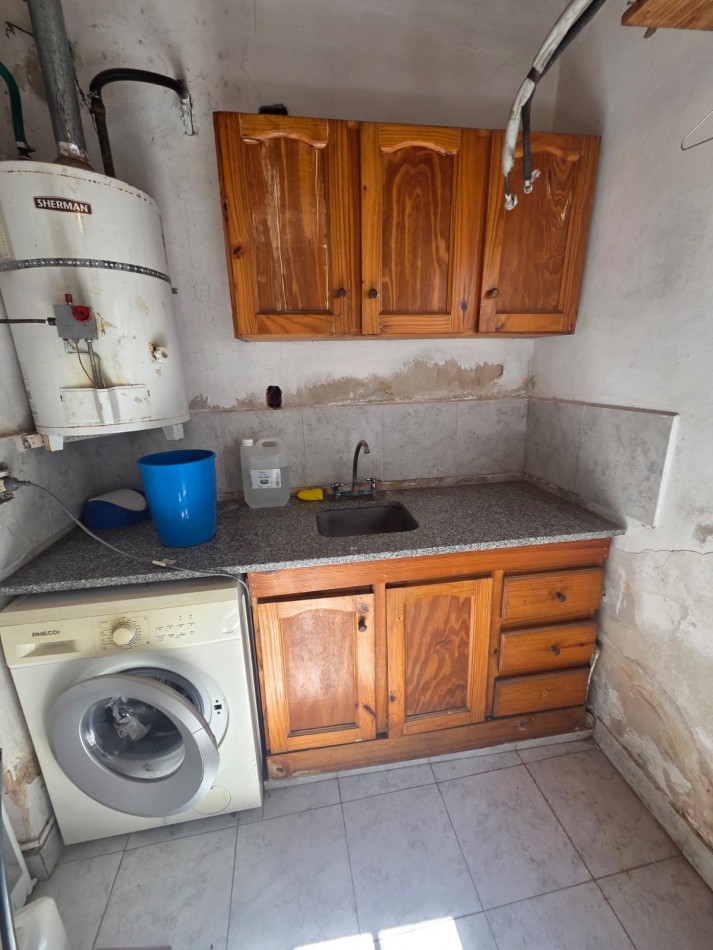 VENTA CASA TRES AMBIENTES JARDIN COCHERA BELLA VISTA