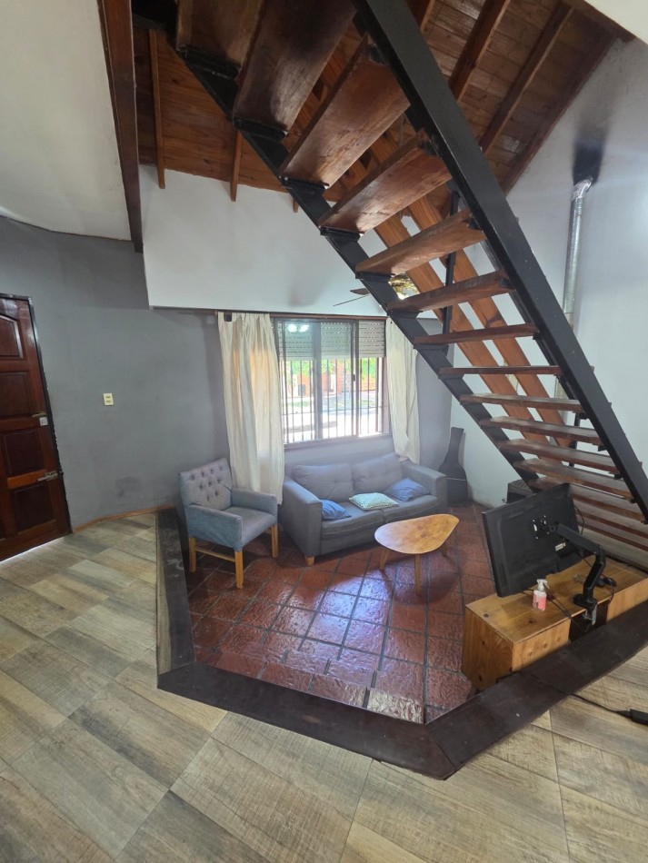 VENTA CASA TRES AMBIENTES JARDIN COCHERA BELLA VISTA