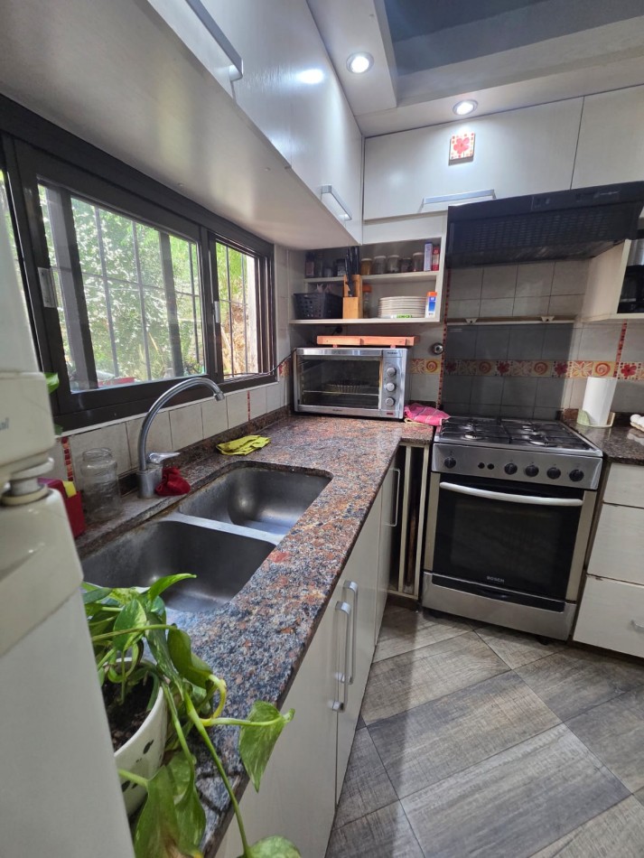 VENTA CASA TRES AMBIENTES JARDIN COCHERA BELLA VISTA