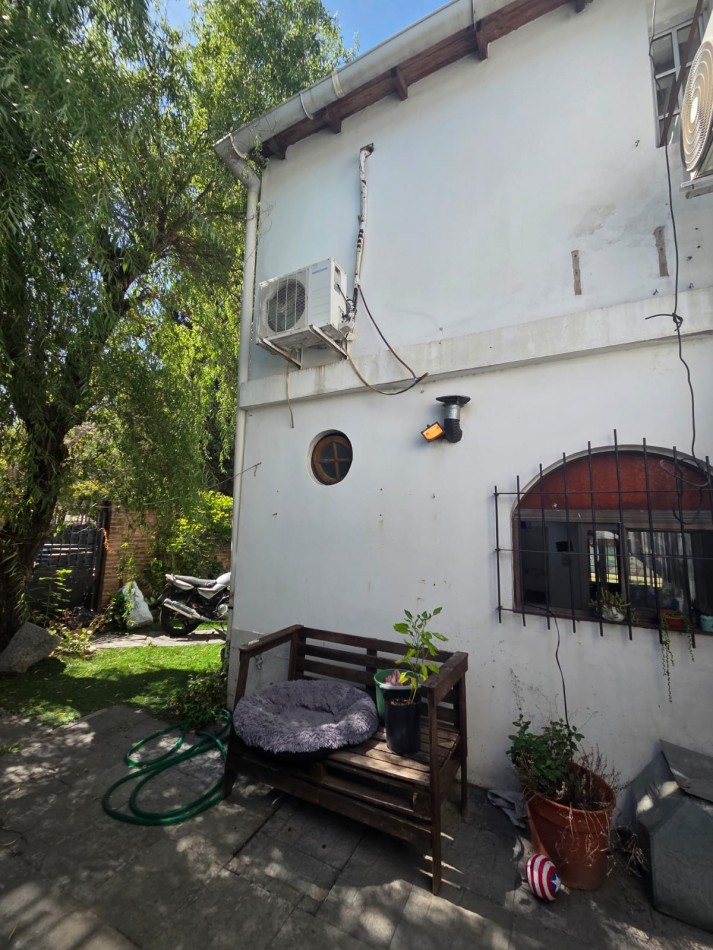 VENTA CASA TRES AMBIENTES JARDIN COCHERA BELLA VISTA