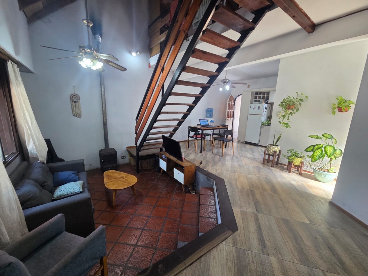 VENTA CASA TRES AMBIENTES JARDIN COCHERA BELLA VISTA