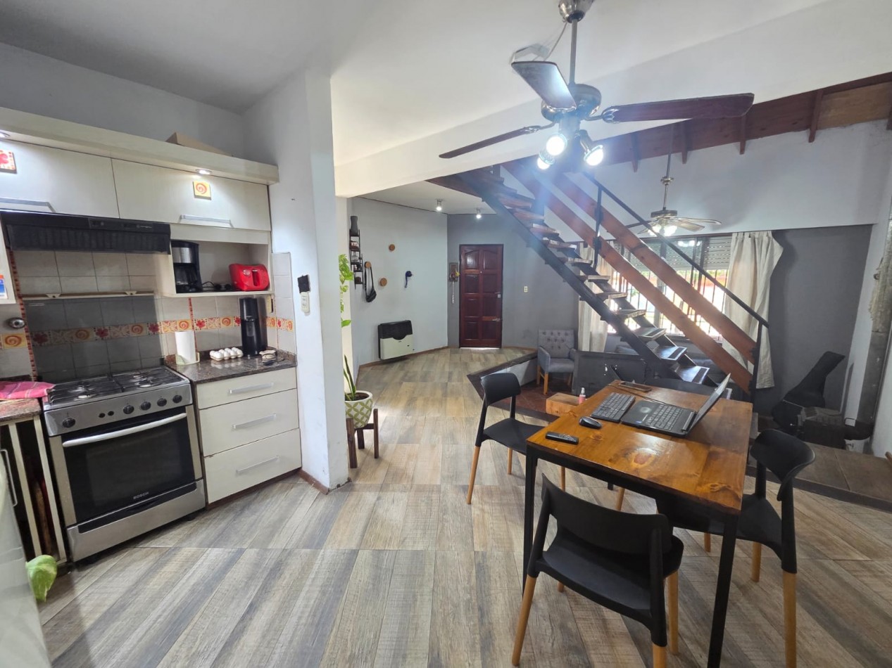 VENTA CASA TRES AMBIENTES JARDIN COCHERA BELLA VISTA