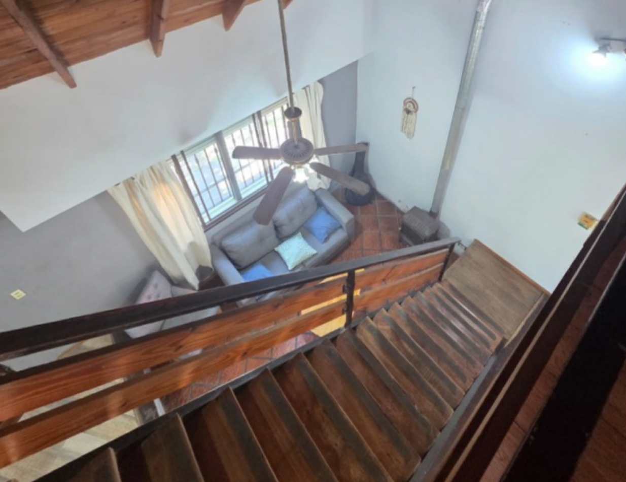 VENTA CASA TRES AMBIENTES JARDIN COCHERA BELLA VISTA