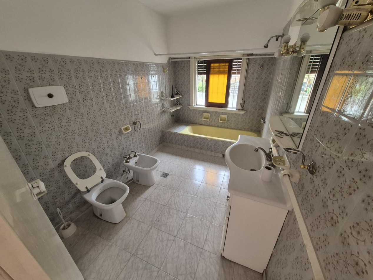 VENTA CASA CINCO AMBIENTES PARQUE COCHERA SAN MIGUEL