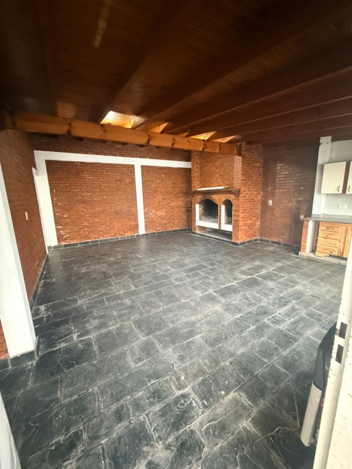 ALQUILER DEPARTAMENTO TRES AMBIENTES CON PATIO VILLA DE MAYO 