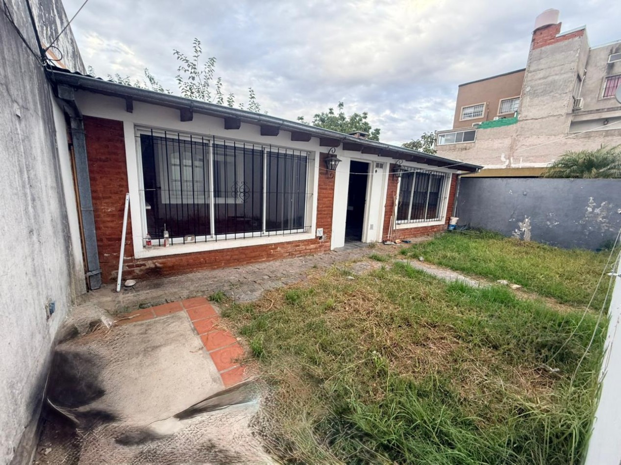 ALQUILER DEPARTAMENTO TRES AMBIENTES CON PATIO VILLA DE MAYO 