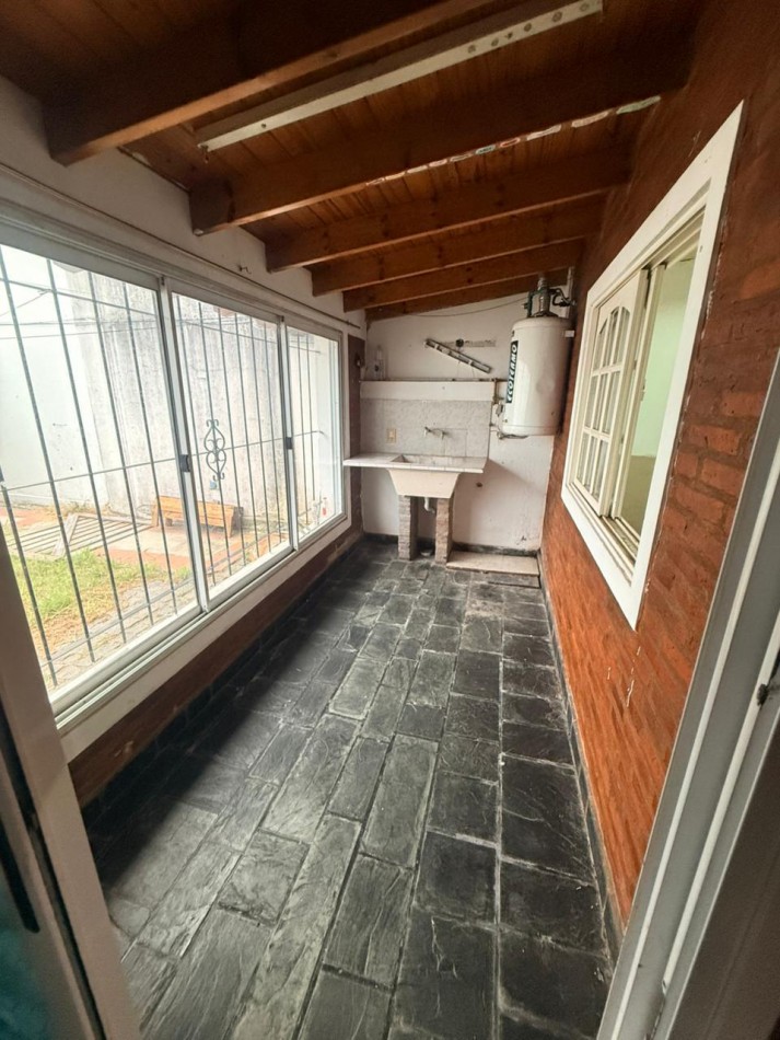 ALQUILER DEPARTAMENTO TRES AMBIENTES CON PATIO VILLA DE MAYO 